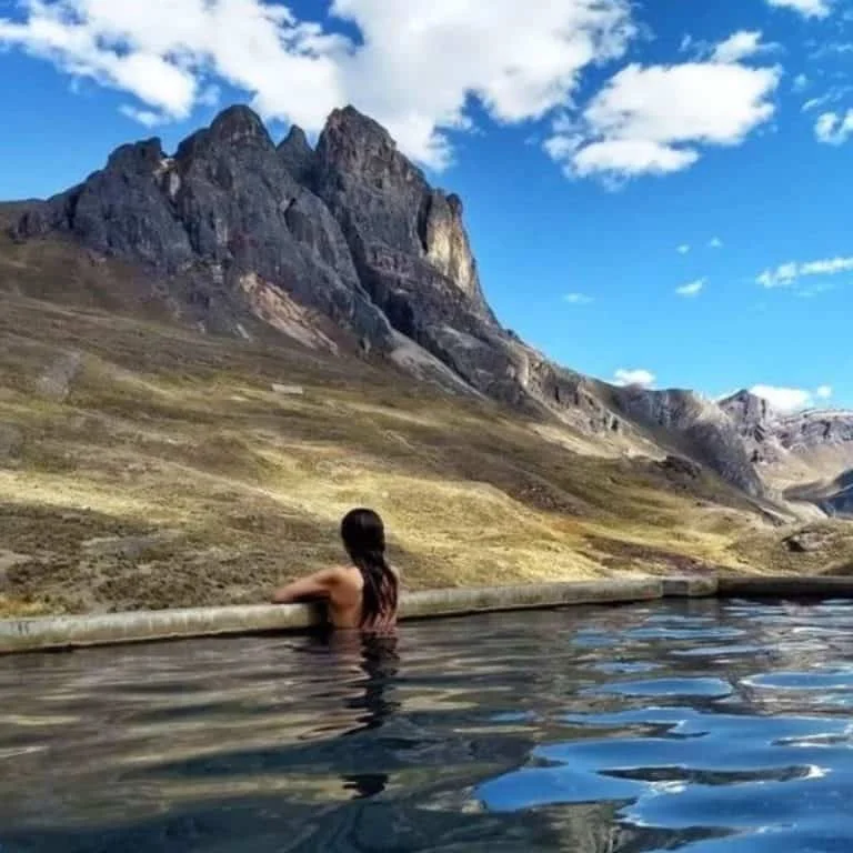 Aguas Termales de Viconga trekking Huayhuash 5 días