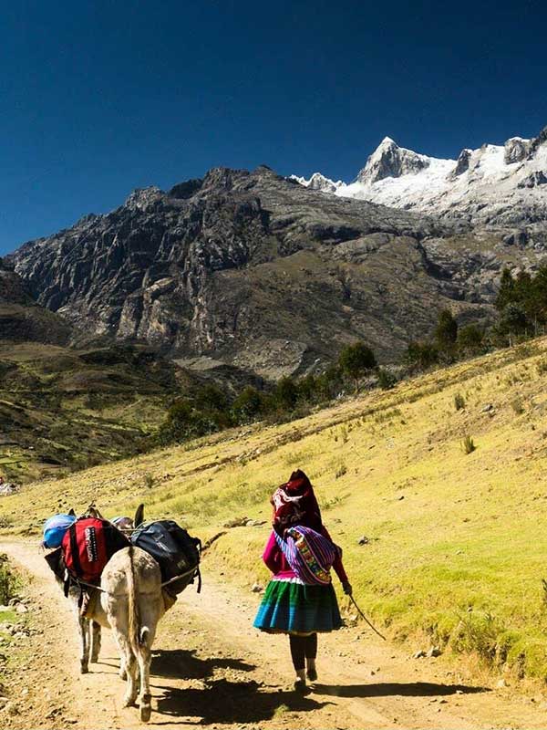 CAMINO A LA MONTAÑA ISHINCA HUARAZ PERU